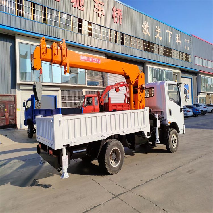 龙潭区三轮随车吊定制 农用改装机自备吊中瑞长期出售